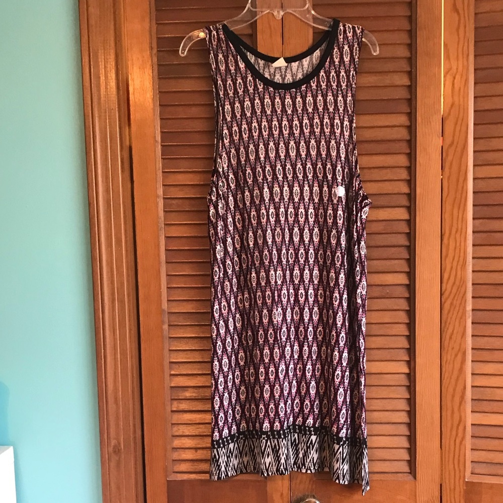 Me to We Tribal/Aztec Pattern Long Tank Top
